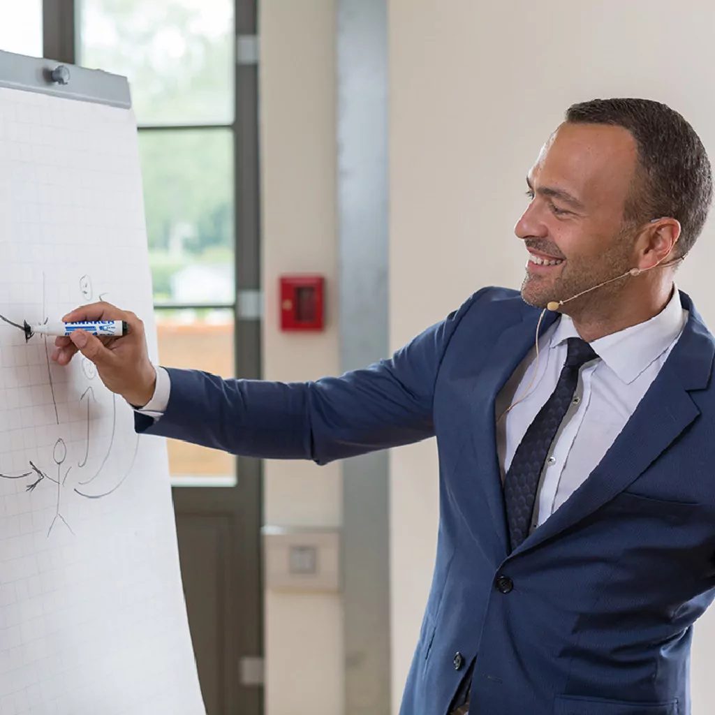 Süleyman Daral explaining at a flipchart during a sales training